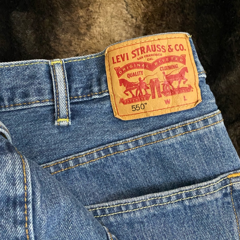 Levi 550 Jeans. Size 44x30. Gently Used